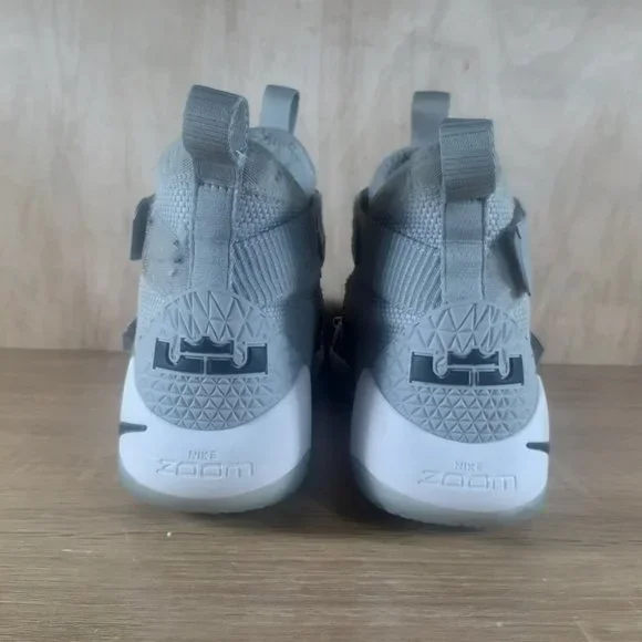 NIKE LEBRON JAMES ZOOM 943-155-002 SIZE 10.5 HIGH TOP SNEAKERS GREY - Picture 5 of 16